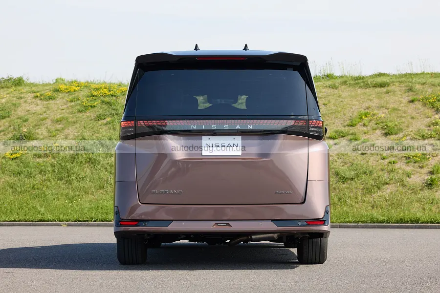 Новий Nissan Elgrand повернувся з гібридом