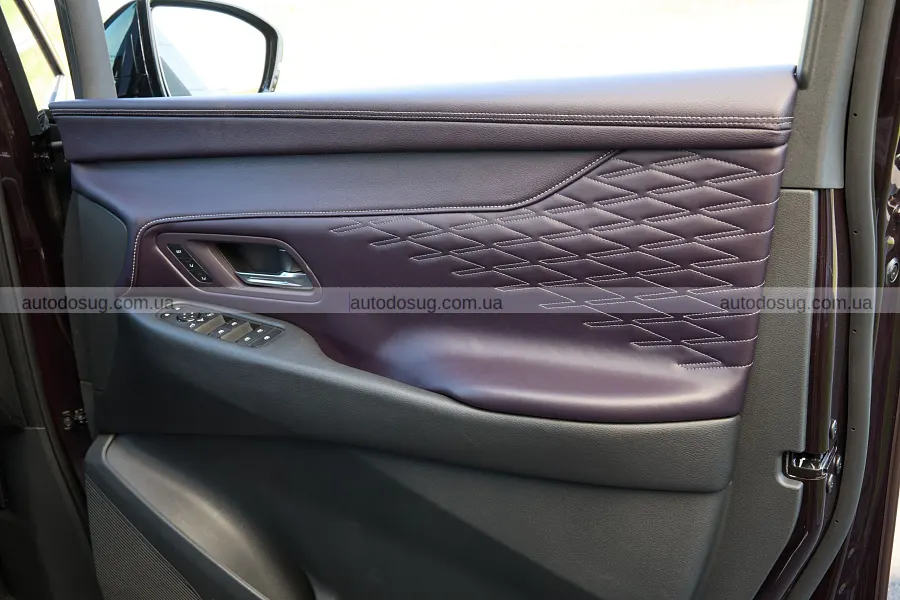 Новий Nissan Elgrand повернувся з гібридом