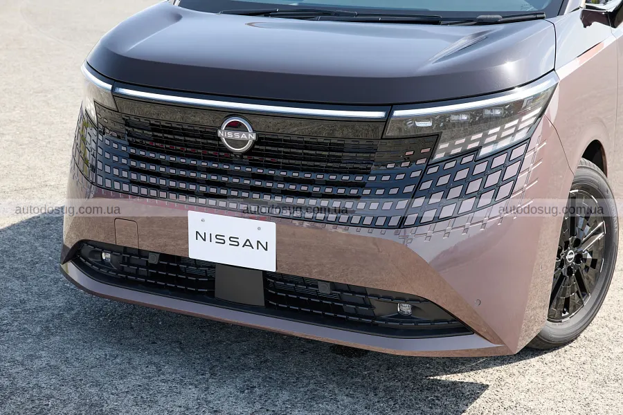 Новий Nissan Elgrand повернувся з гібридом