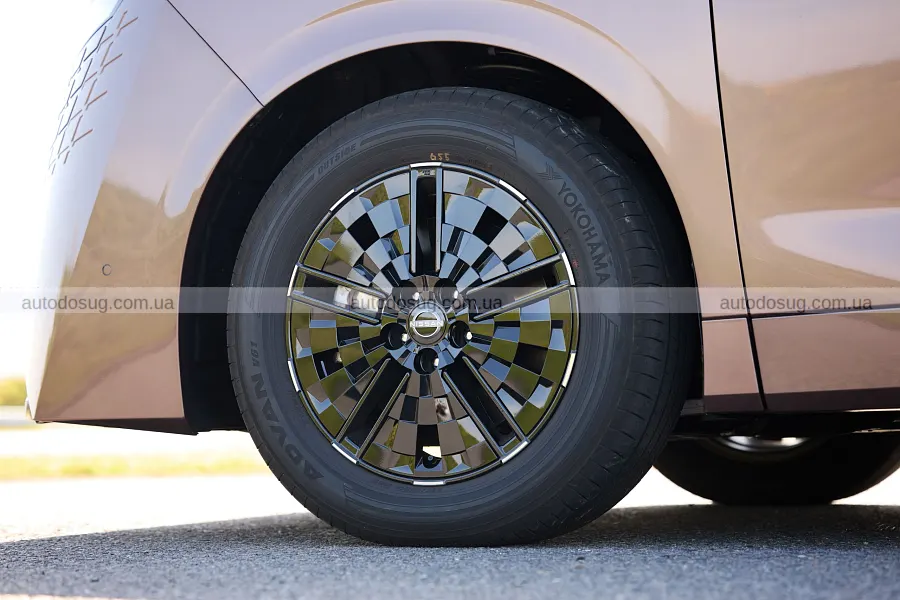 Новий Nissan Elgrand повернувся з гібридом