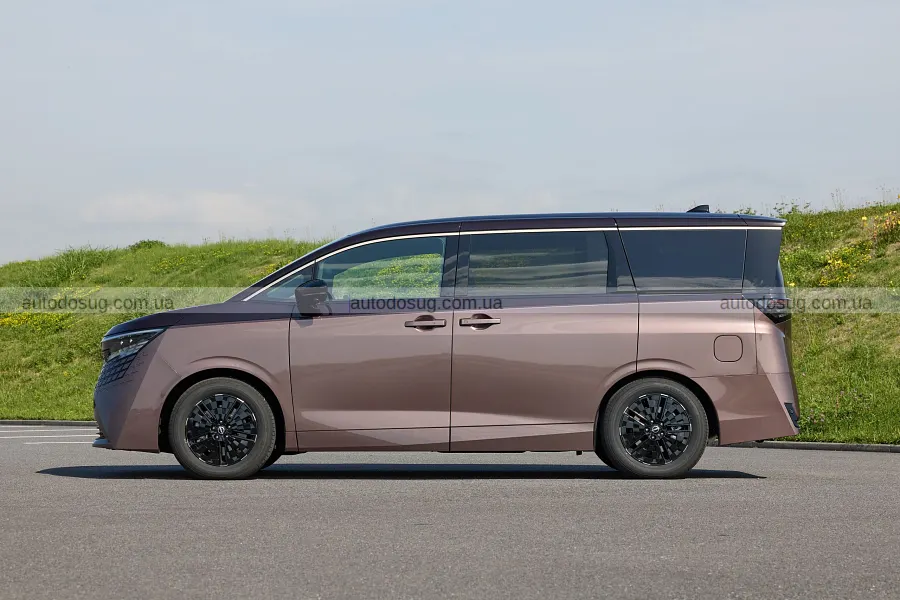 Новий Nissan Elgrand повернувся з гібридом