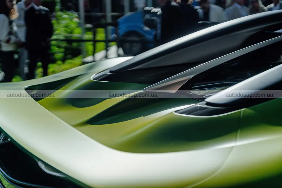 Очільник Bugatti обирає не суперкар, а довіру
