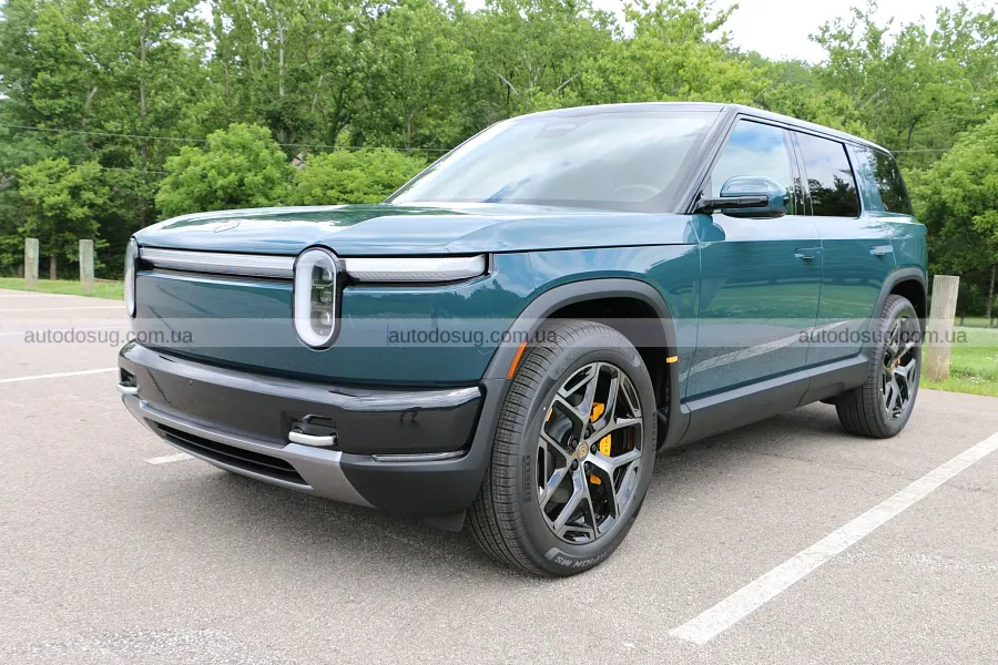 Перший Rivian R2 пішов з аукціону без ажіотажу