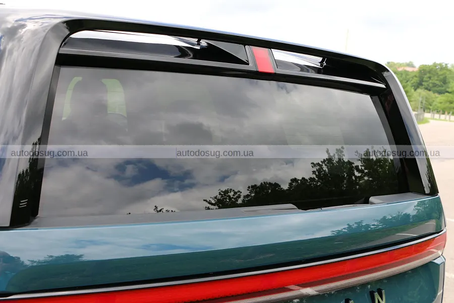 Перший Rivian R2 пішов з аукціону без ажіотажу