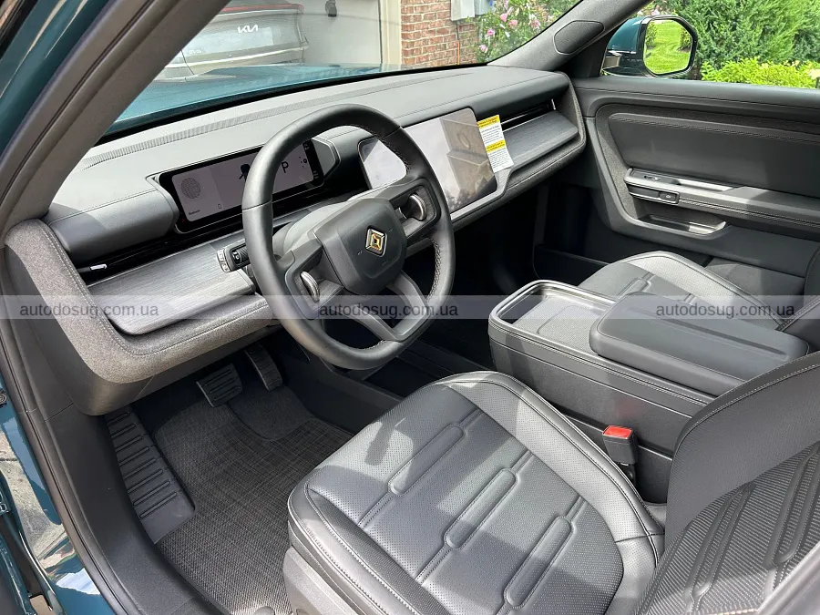 Перший Rivian R2 пішов з аукціону без ажіотажу