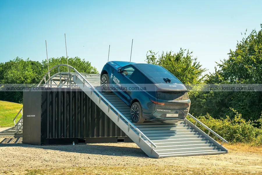 Range Rover Sport переходить на струм, але V8 лишає