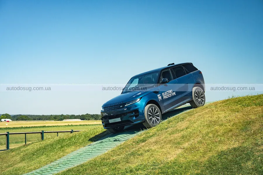 Range Rover Sport переходить на струм, але V8 лишає