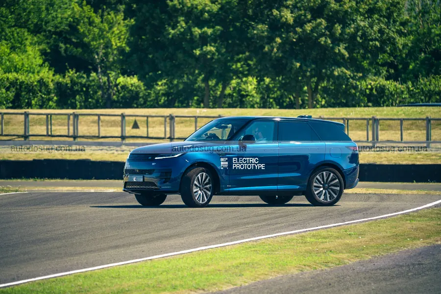 Range Rover Sport переходить на струм, але V8 лишає