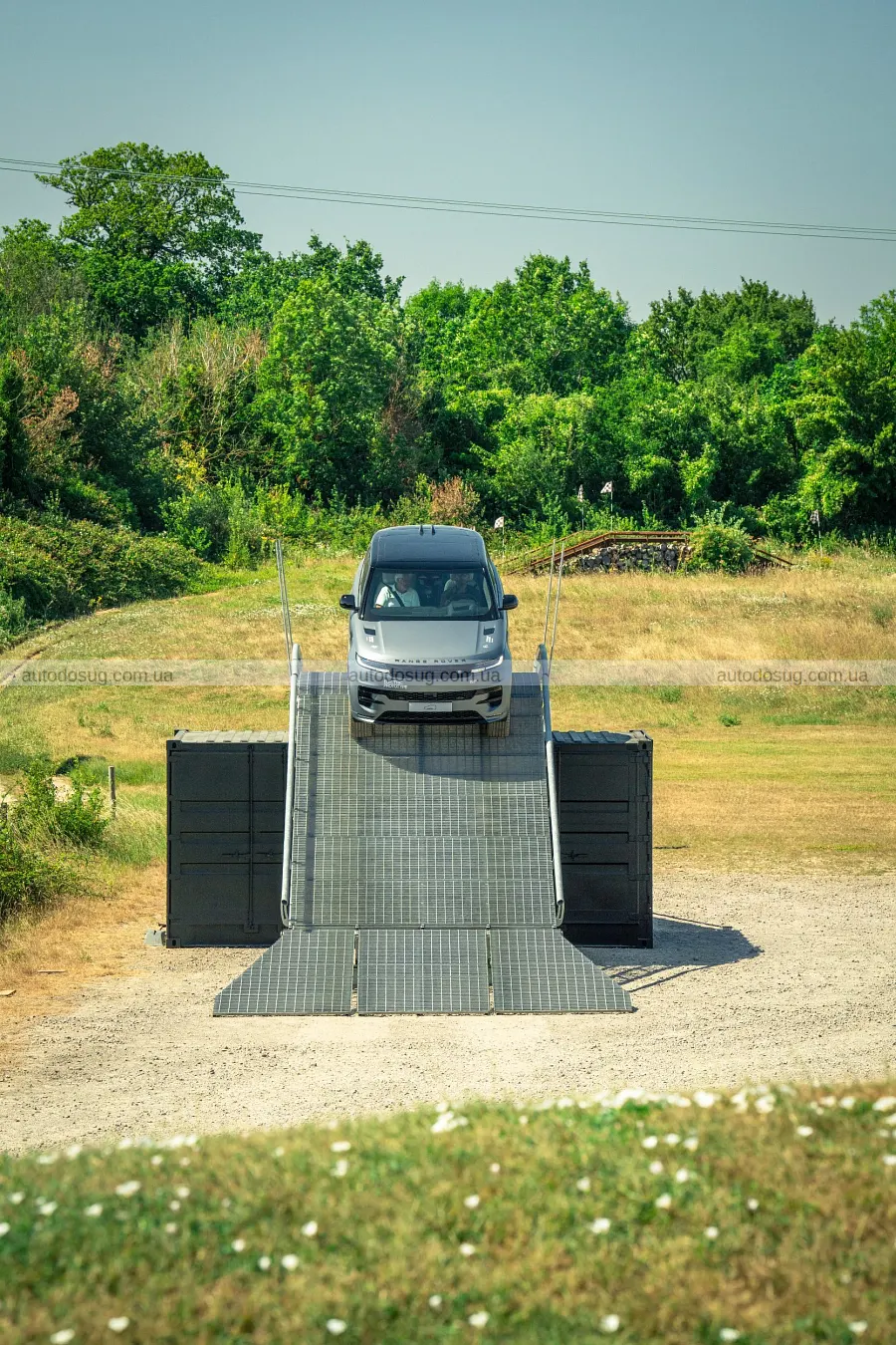 Range Rover Sport переходить на струм, але V8 лишає