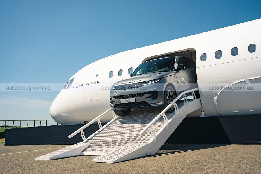 Range Rover Sport переходить на струм, але V8 лишає
