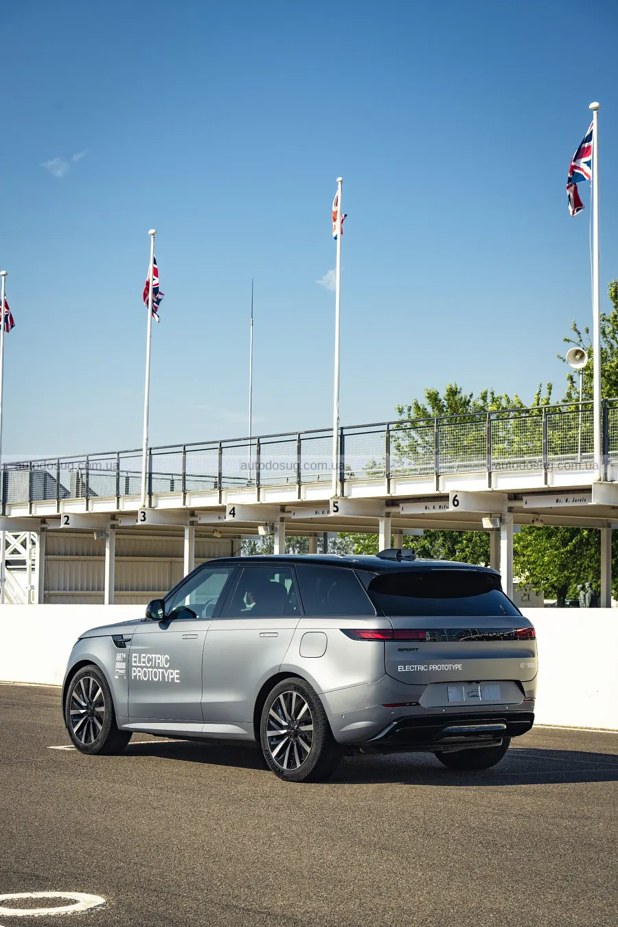 Range Rover Sport переходить на струм, але V8 лишає