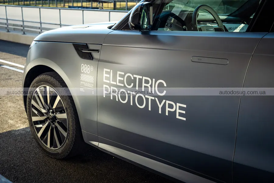 Range Rover Sport переходить на струм, але V8 лишає