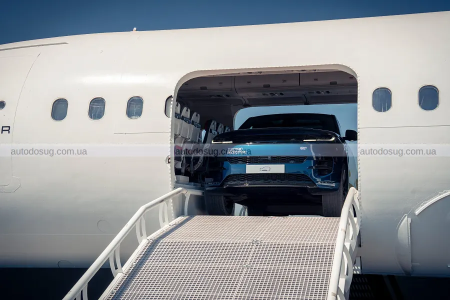 Range Rover Sport переходить на струм, але V8 лишає