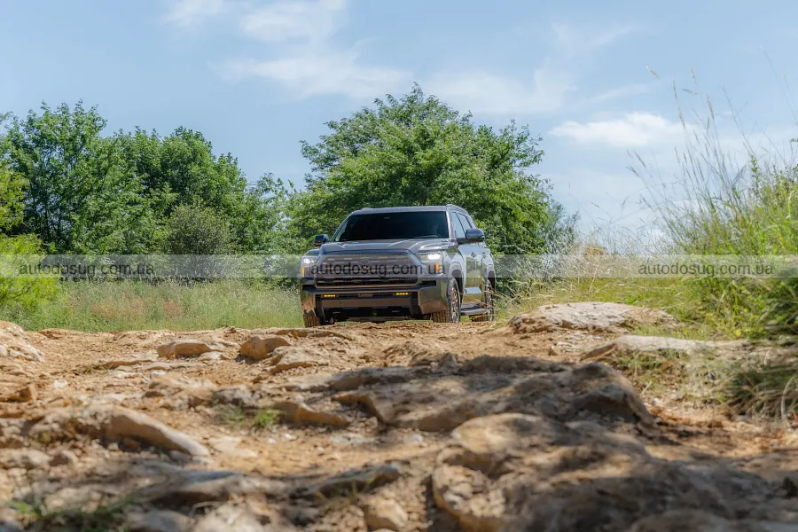 Toyota Sequoia змінилася і отримала Trailhunter