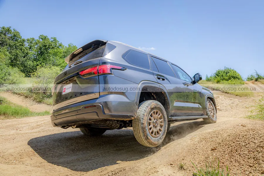 Toyota Sequoia змінилася і отримала Trailhunter