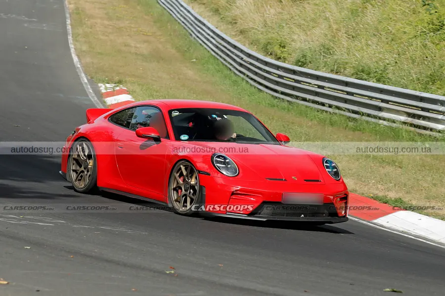 У Porsche помітили GT3 Touring з «качиним хвостом»