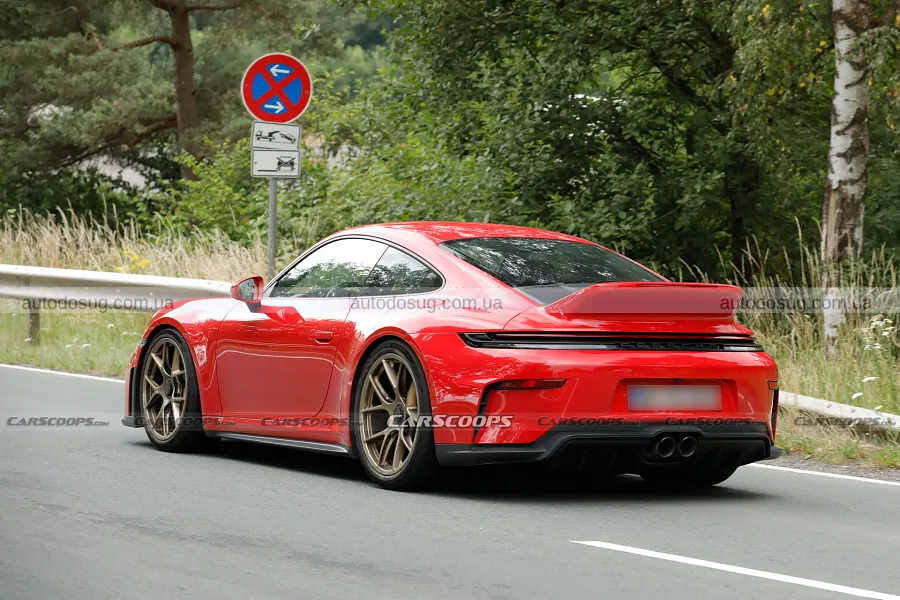 У Porsche помітили GT3 Touring з «качиним хвостом»