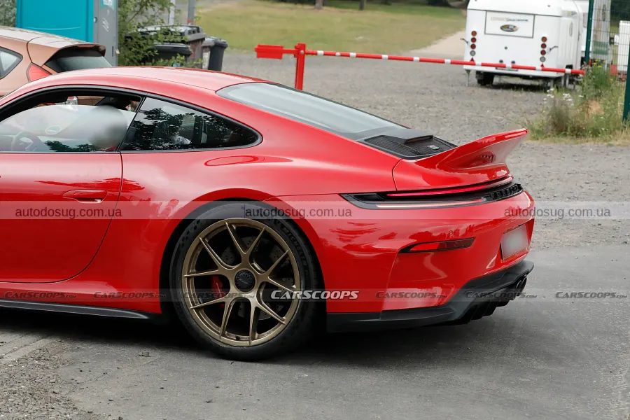 У Porsche помітили GT3 Touring з «качиним хвостом»