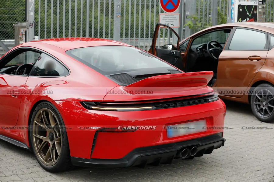 У Porsche помітили GT3 Touring з «качиним хвостом»