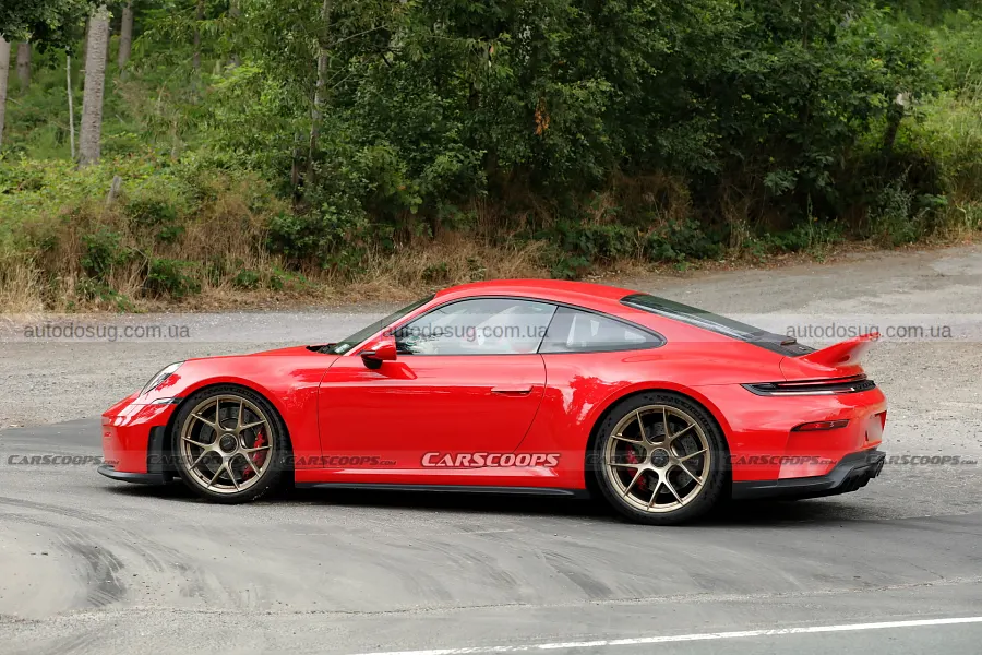 У Porsche помітили GT3 Touring з «качиним хвостом»