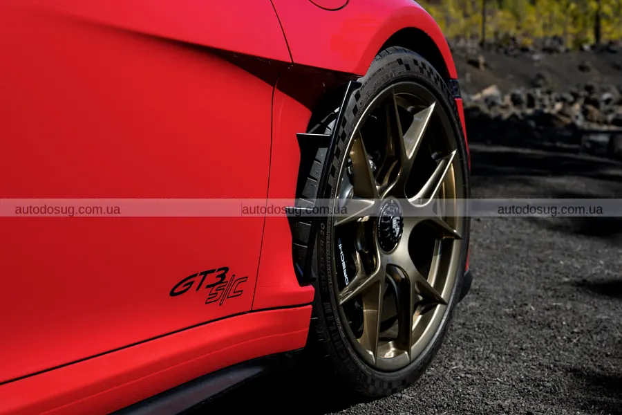 У Porsche помітили GT3 Touring з «качиним хвостом»