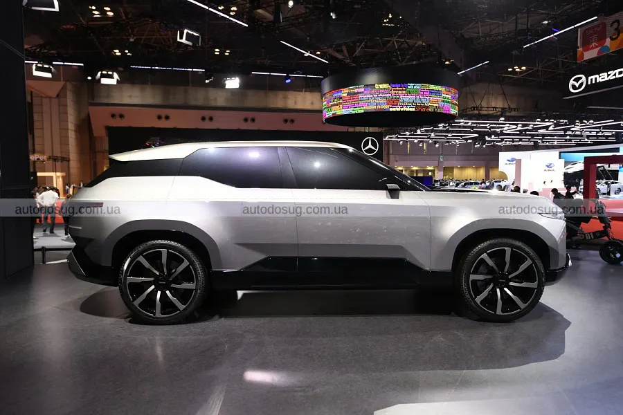 Загадковий Land Cruiser натякнув на електроверсію