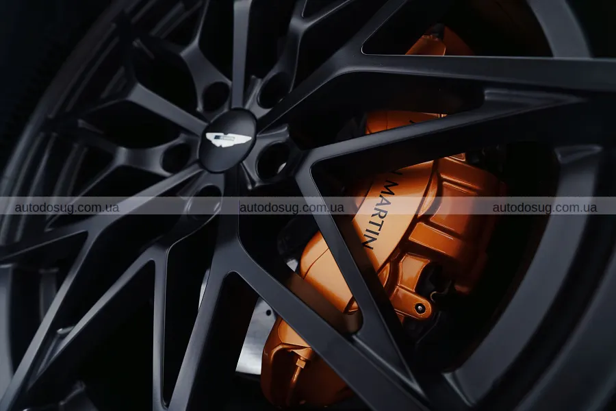 Aston Martin підняв планку з V12 у Valen