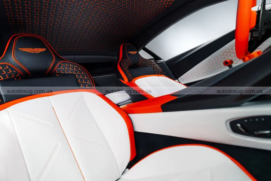 Aston Martin підняв планку з V12 у Valen
