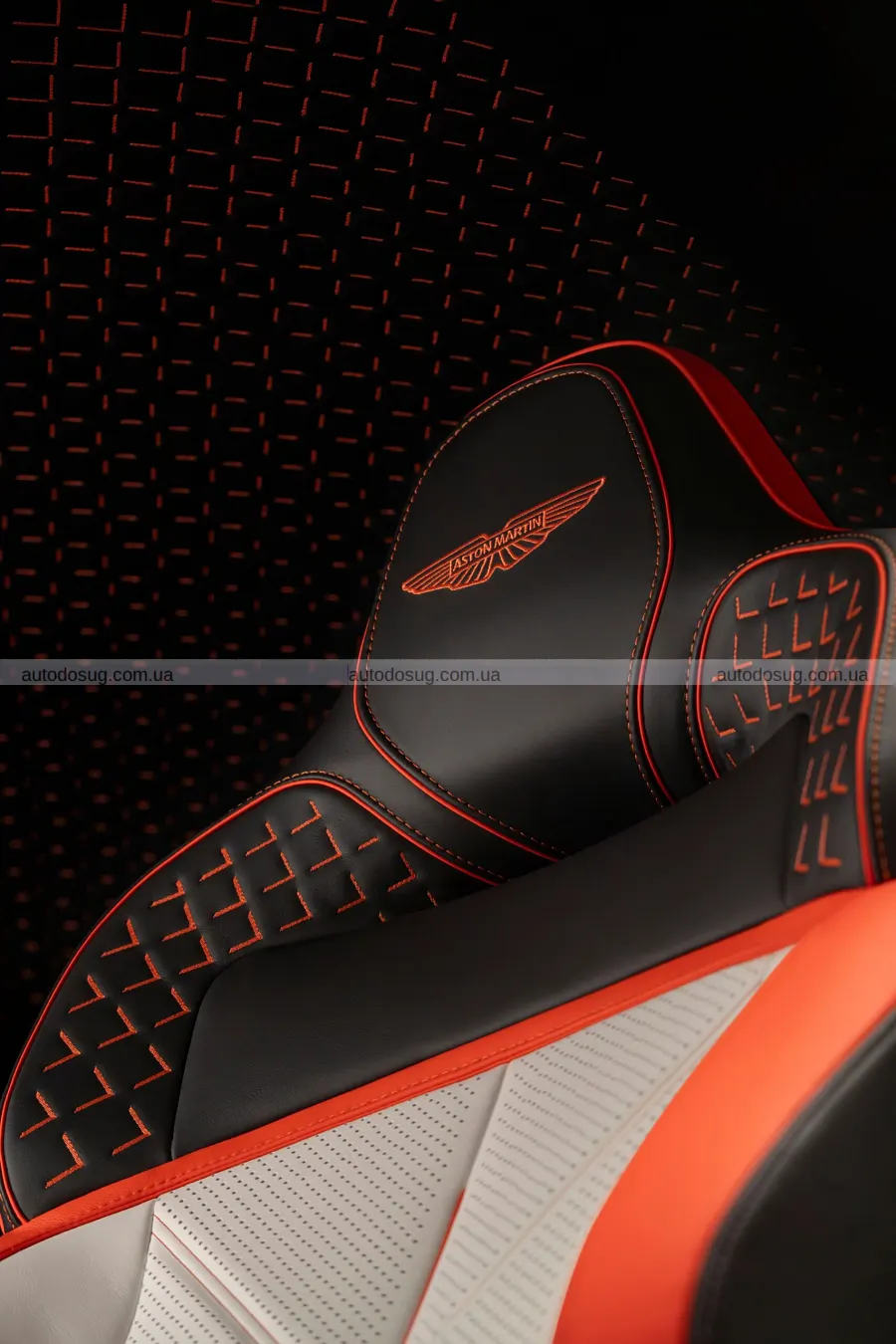 Aston Martin підняв планку з V12 у Valen