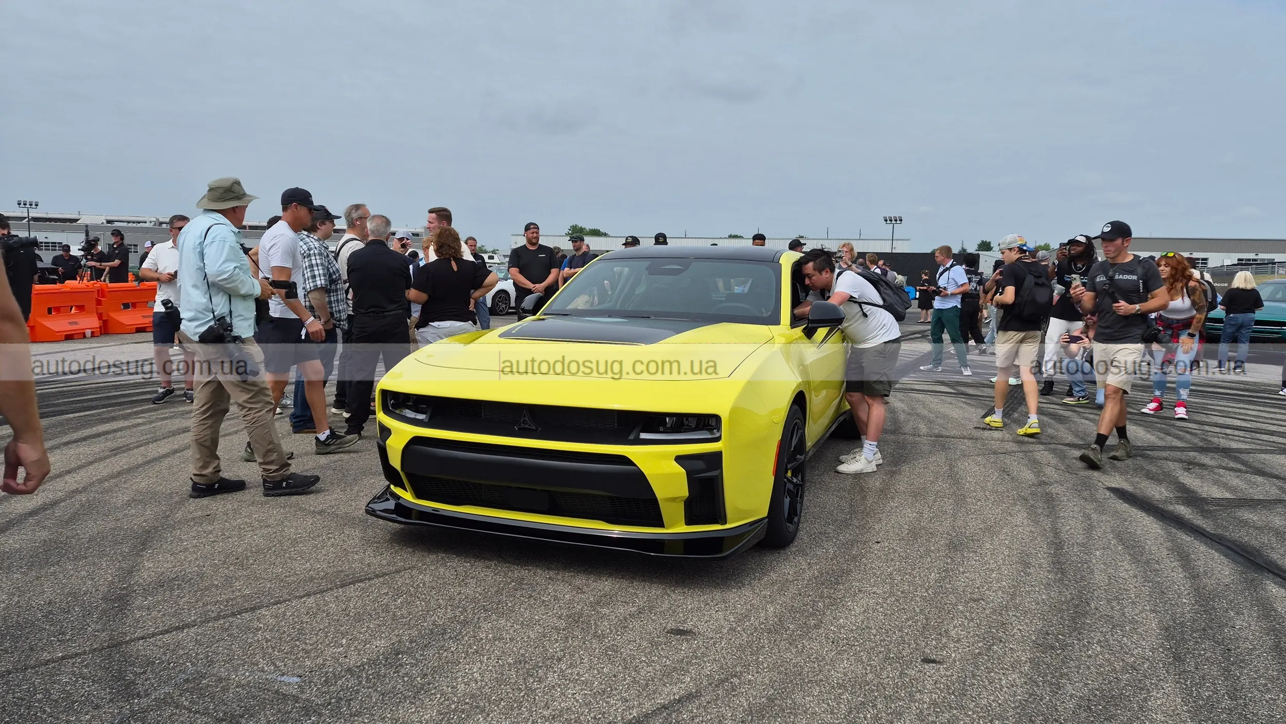 Dodge повернув Charger Super Bee з 600 к.с.