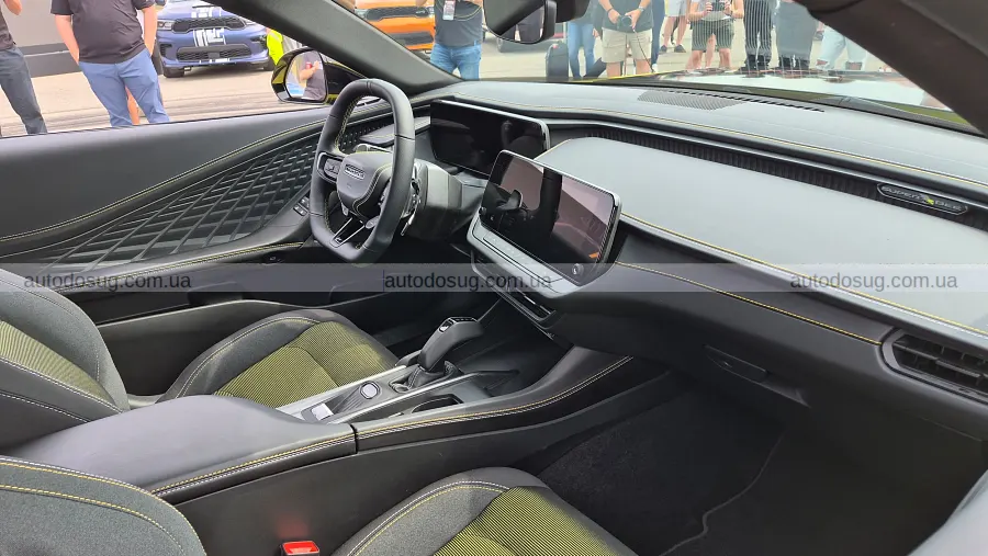 Dodge повернув Charger Super Bee з 600 к.с.