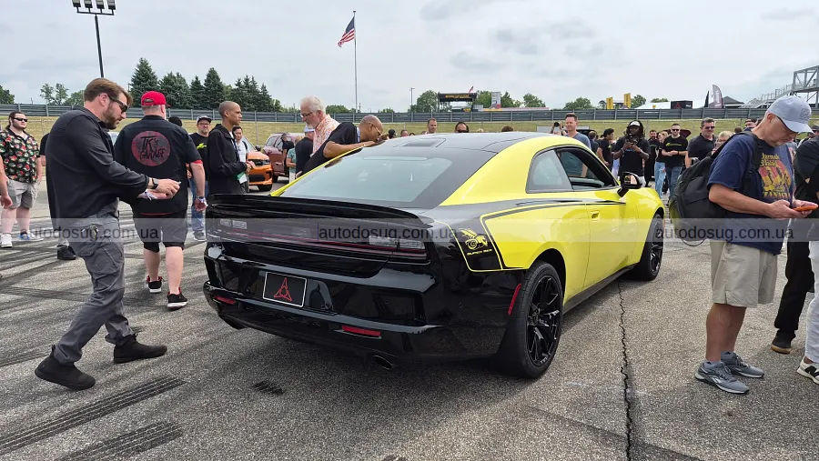 Dodge повернув Charger Super Bee з 600 к.с.