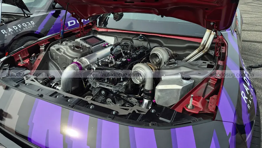 Dodge привіз яскравий Durango і Charger з механікою