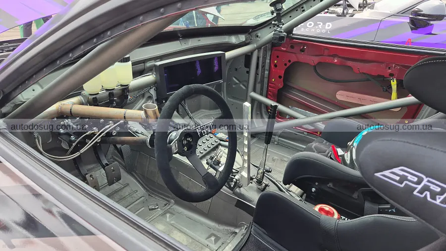 Dodge привіз яскравий Durango і Charger з механікою