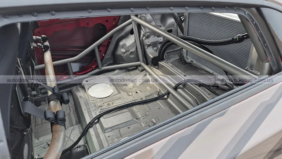 Dodge привіз яскравий Durango і Charger з механікою
