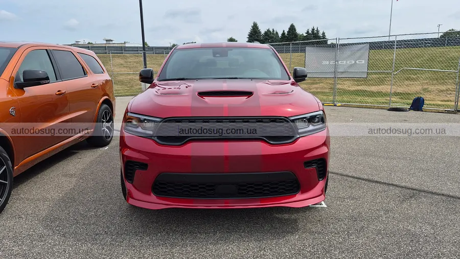 Dodge привіз яскравий Durango і Charger з механікою