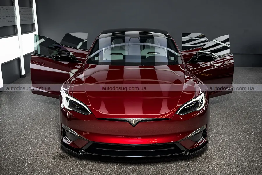 Дизайнер Tesla вирішив не чіпати свій Model S