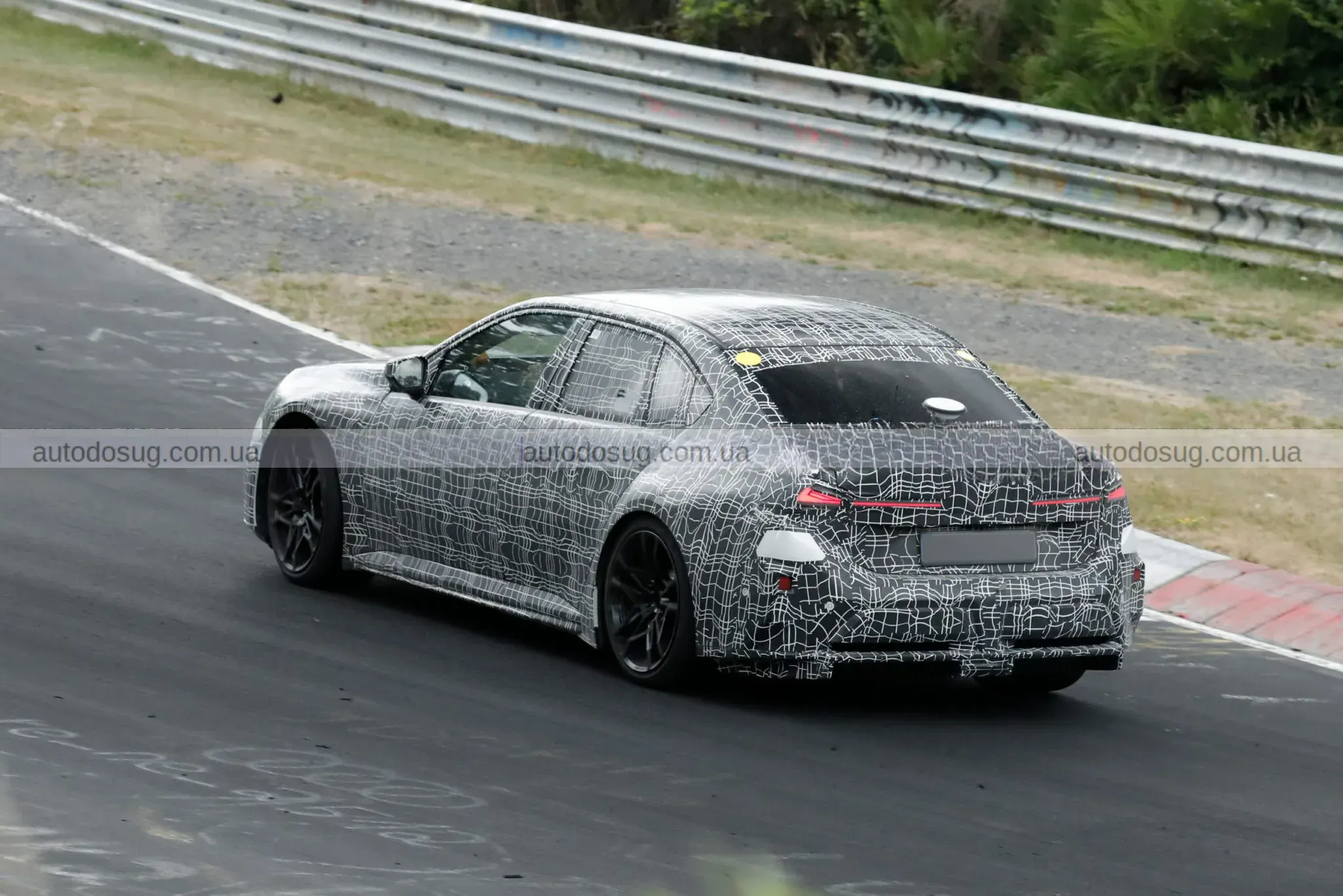 Електричний BMW M3 показався на Нюрбургрингу