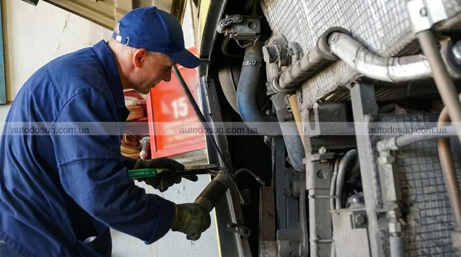 Як у Києві готують автобуси перед виїздом