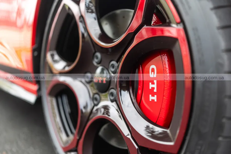 Ювілейний GTI випередив Type R у розгоні