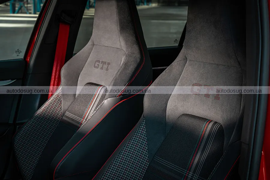 Ювілейний GTI випередив Type R у розгоні