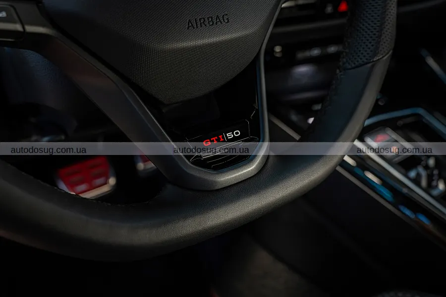 Ювілейний GTI випередив Type R у розгоні