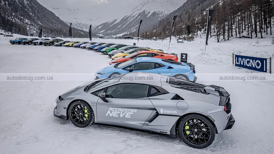 Lamborghini не поспішає повертати механіку