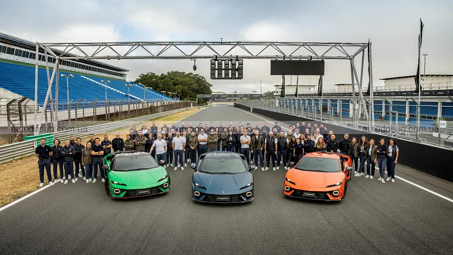 Lamborghini не поспішає повертати механіку