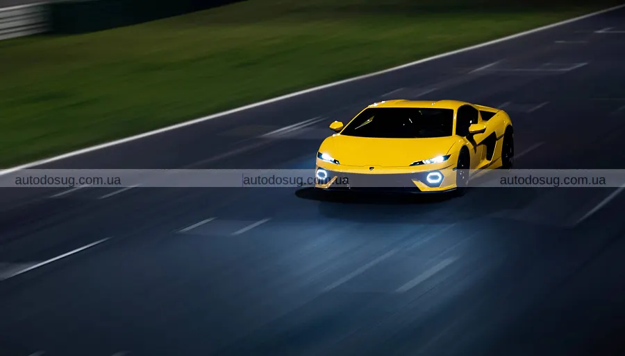 Lamborghini не поспішає повертати механіку