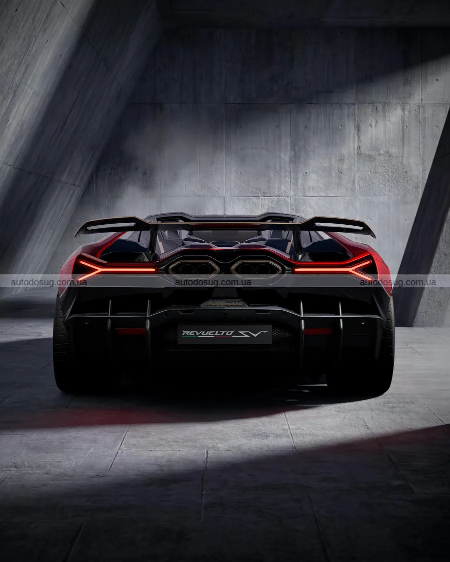 Lamborghini не поспішає повертати механіку