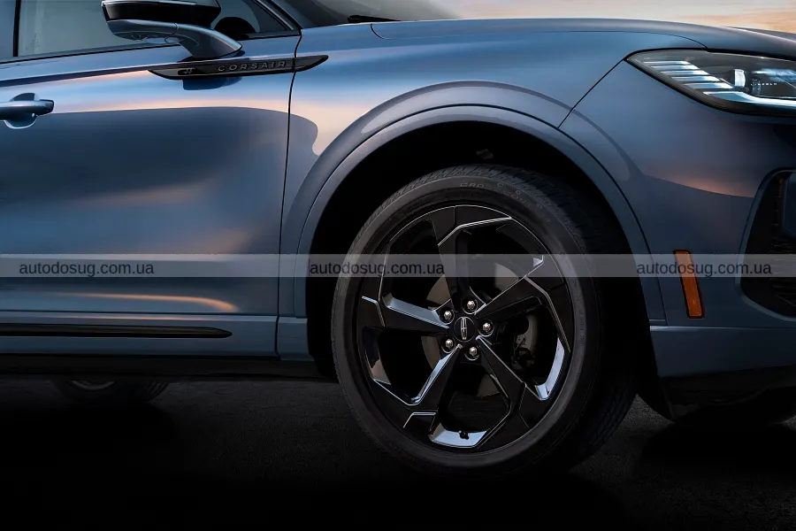 Lincoln Corsair Hybrid оновили, але ціна злетіла