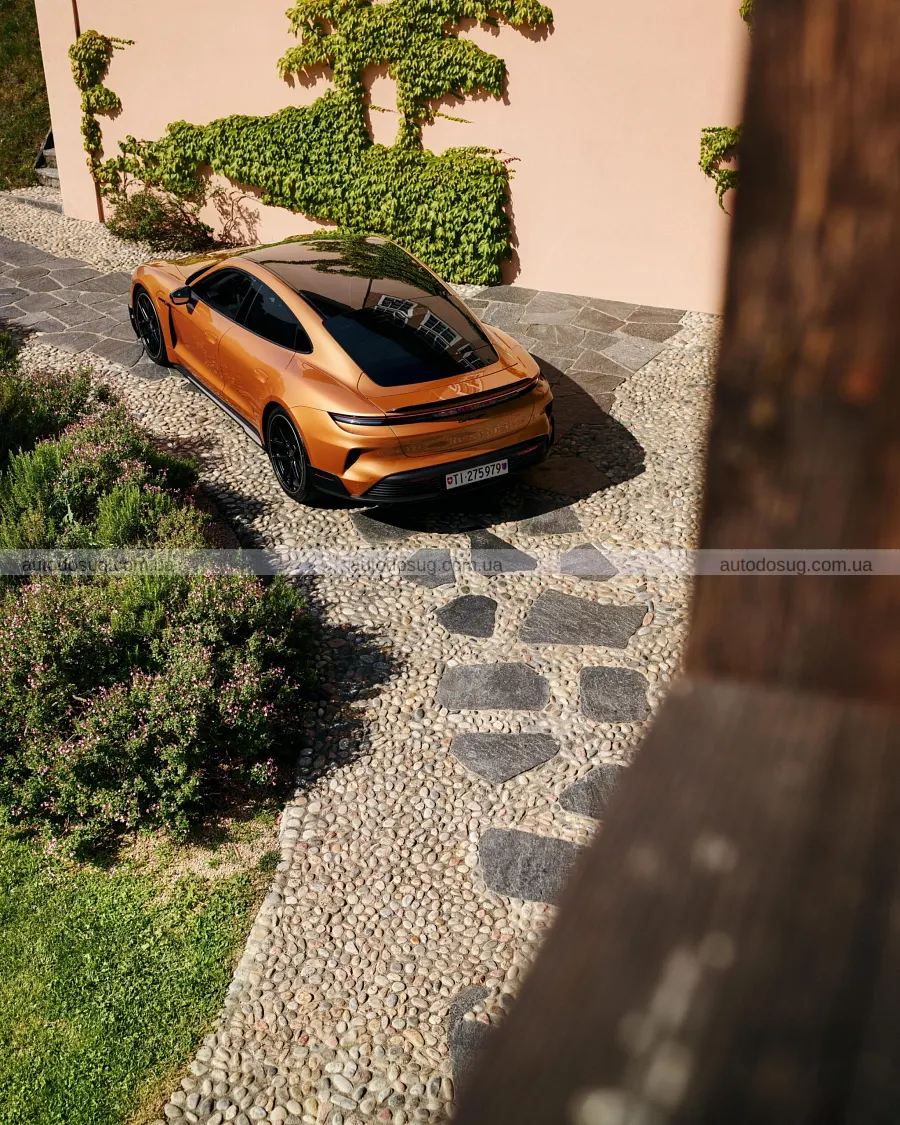 Майбутнє Taycan зависло, але Porsche не квапиться
