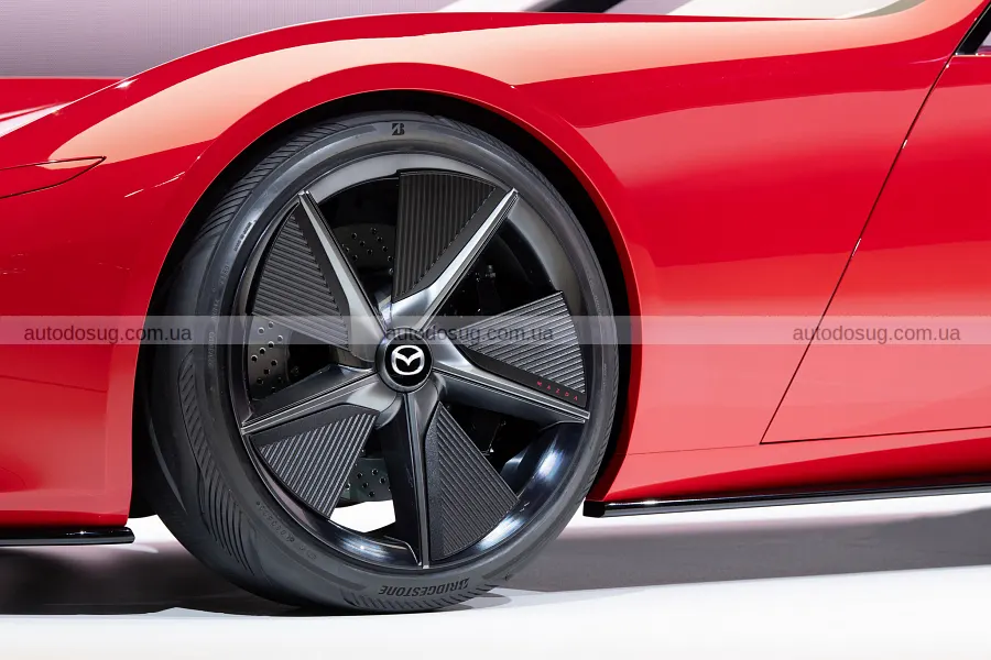 Mazda готує електричний MX-5 і не відпускає мрію