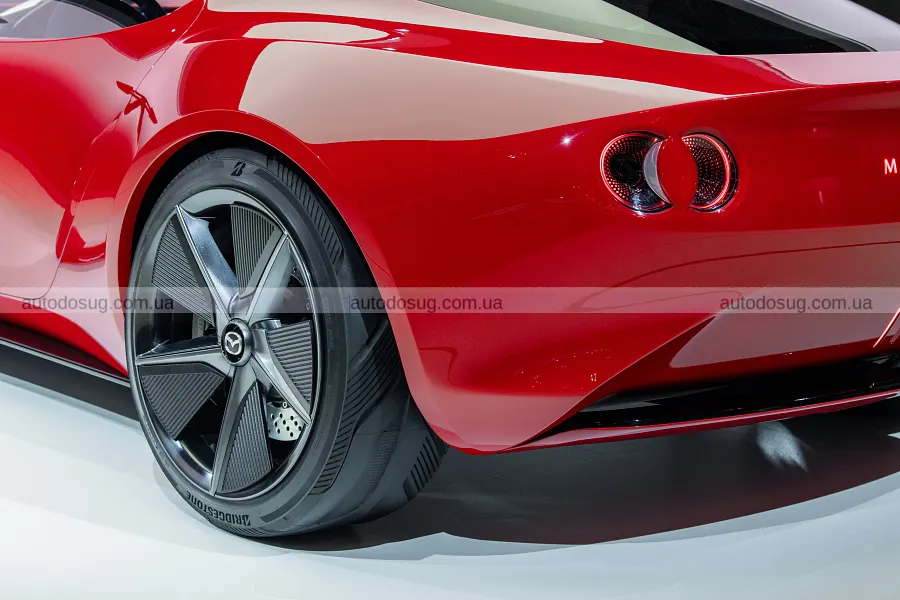 Mazda готує електричний MX-5 і не відпускає мрію